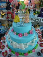 /album/galeria-de-fotos-buffet-completo-para/bolo-princesas-clean-fest-jpg/